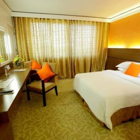 The Royal Mandaya Hotel Davao City Dış mekan fotoğraf