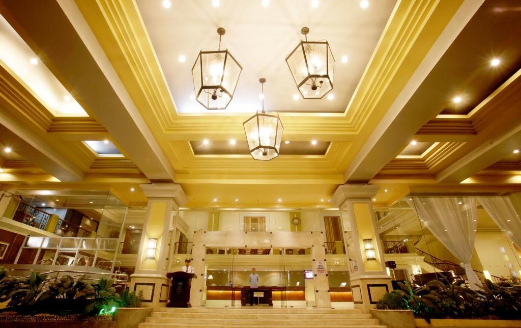 The Royal Mandaya Hotel Davao City Dış mekan fotoğraf