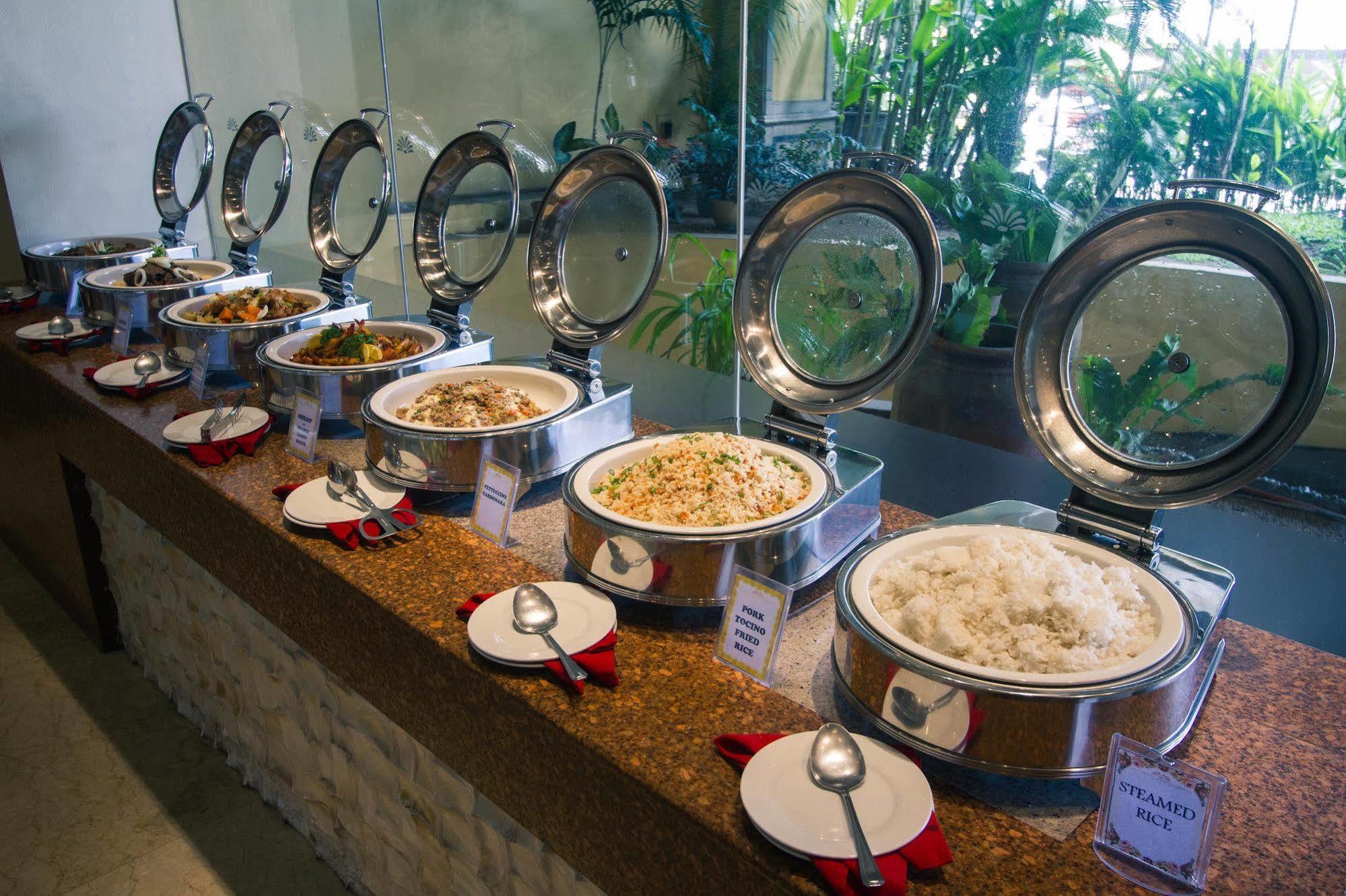 The Royal Mandaya Hotel Davao City Dış mekan fotoğraf