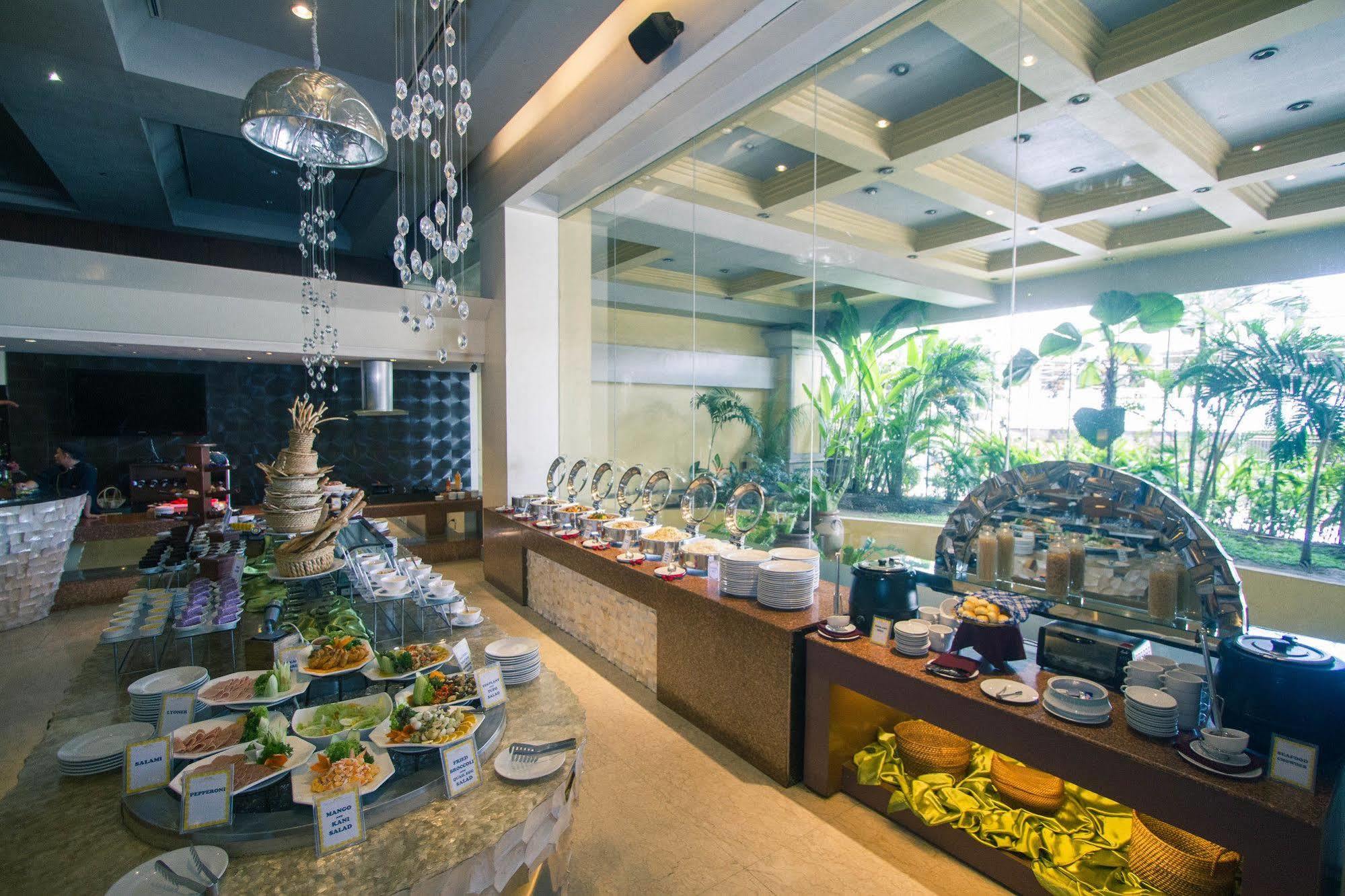 The Royal Mandaya Hotel Davao City Dış mekan fotoğraf