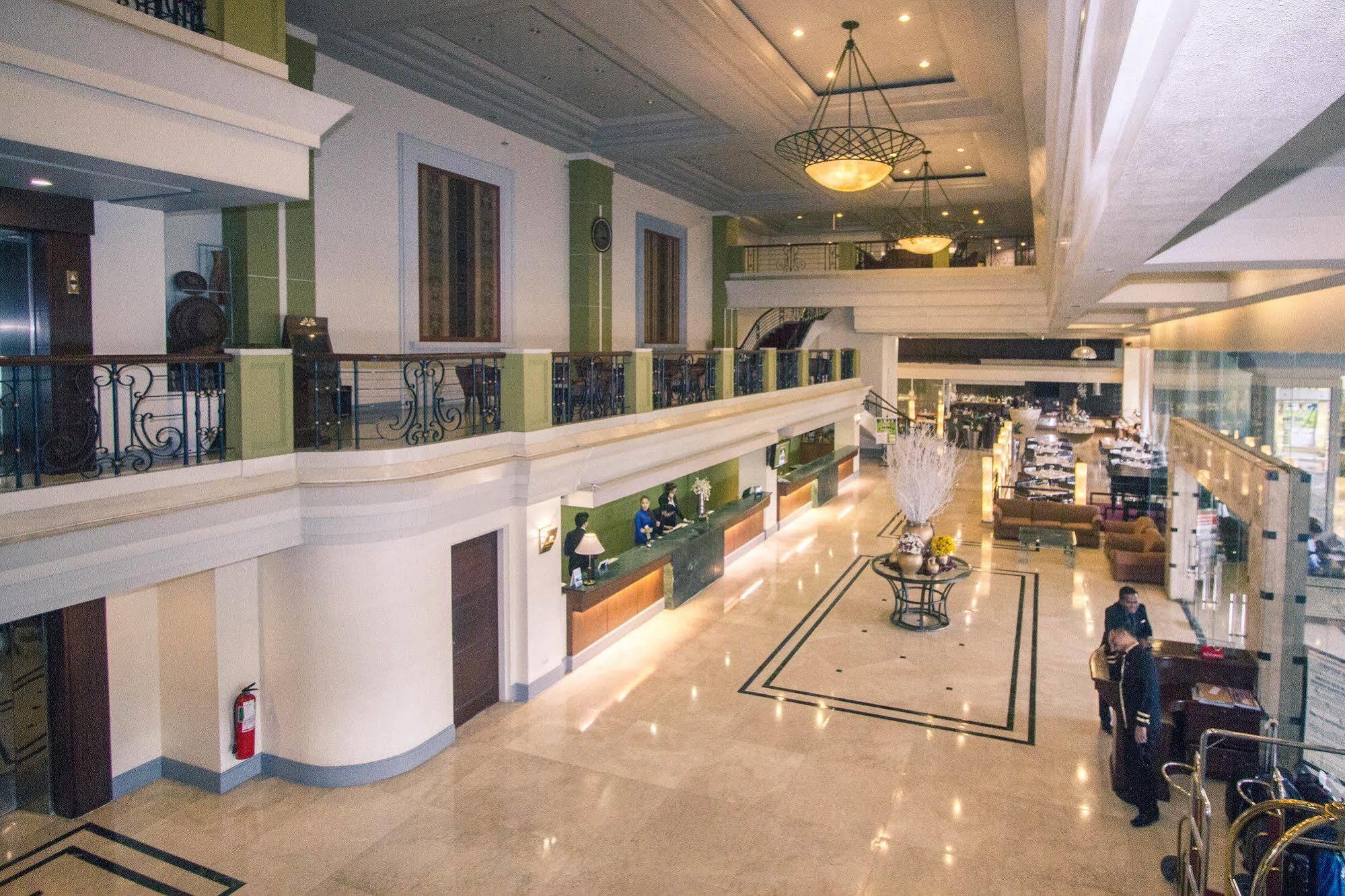 The Royal Mandaya Hotel Davao City Dış mekan fotoğraf