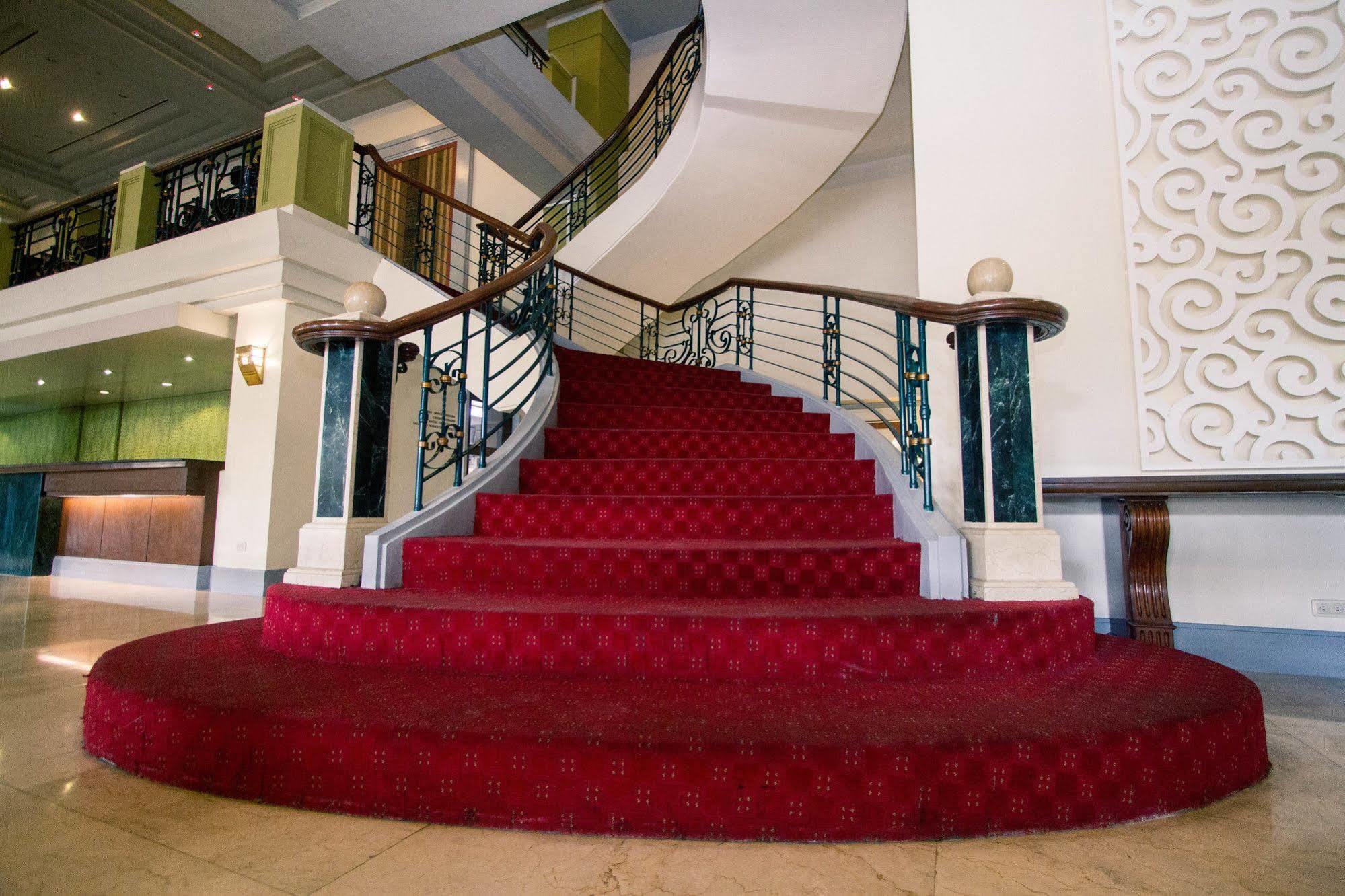 The Royal Mandaya Hotel Davao City Dış mekan fotoğraf