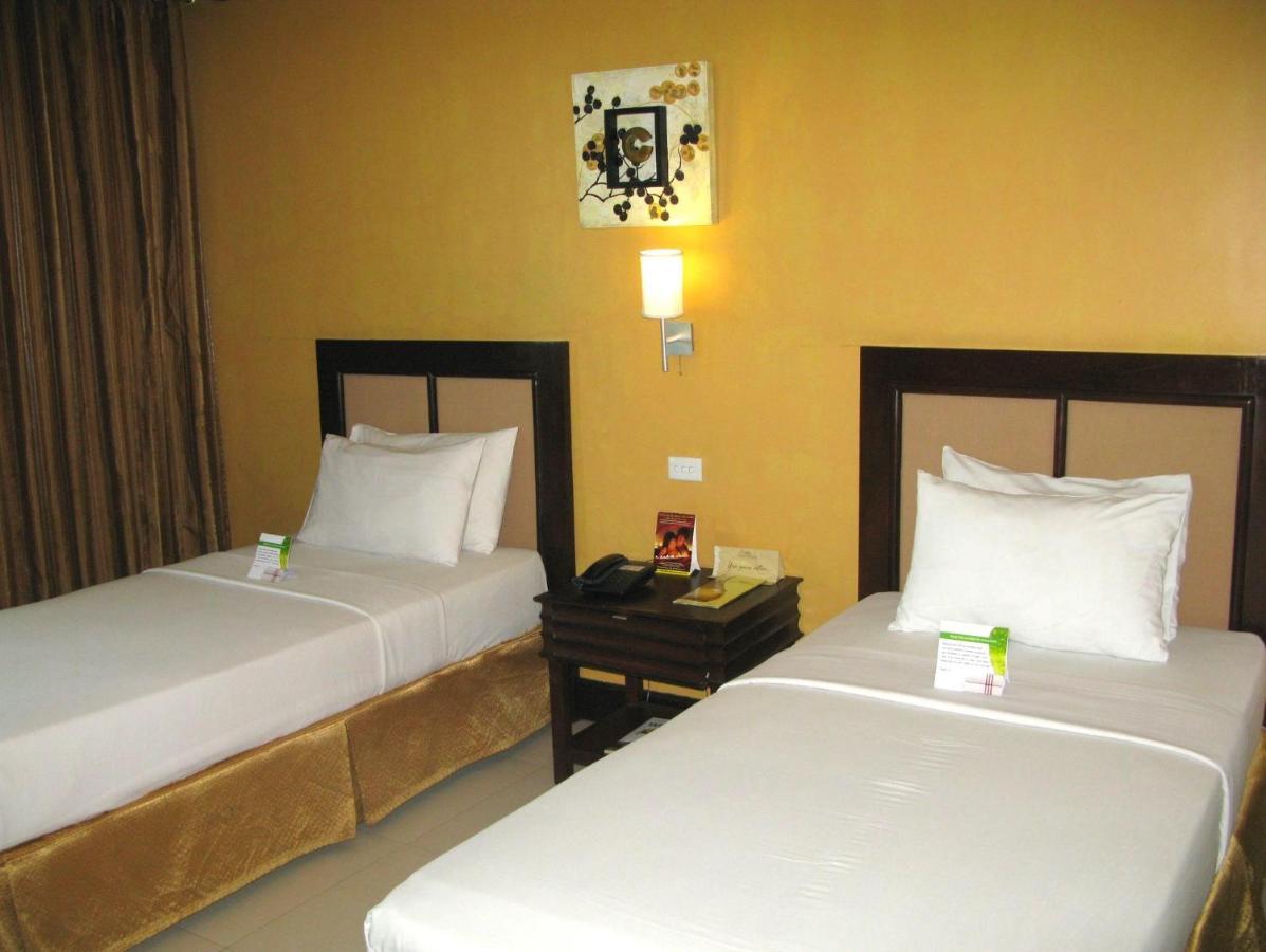The Royal Mandaya Hotel Davao City Dış mekan fotoğraf