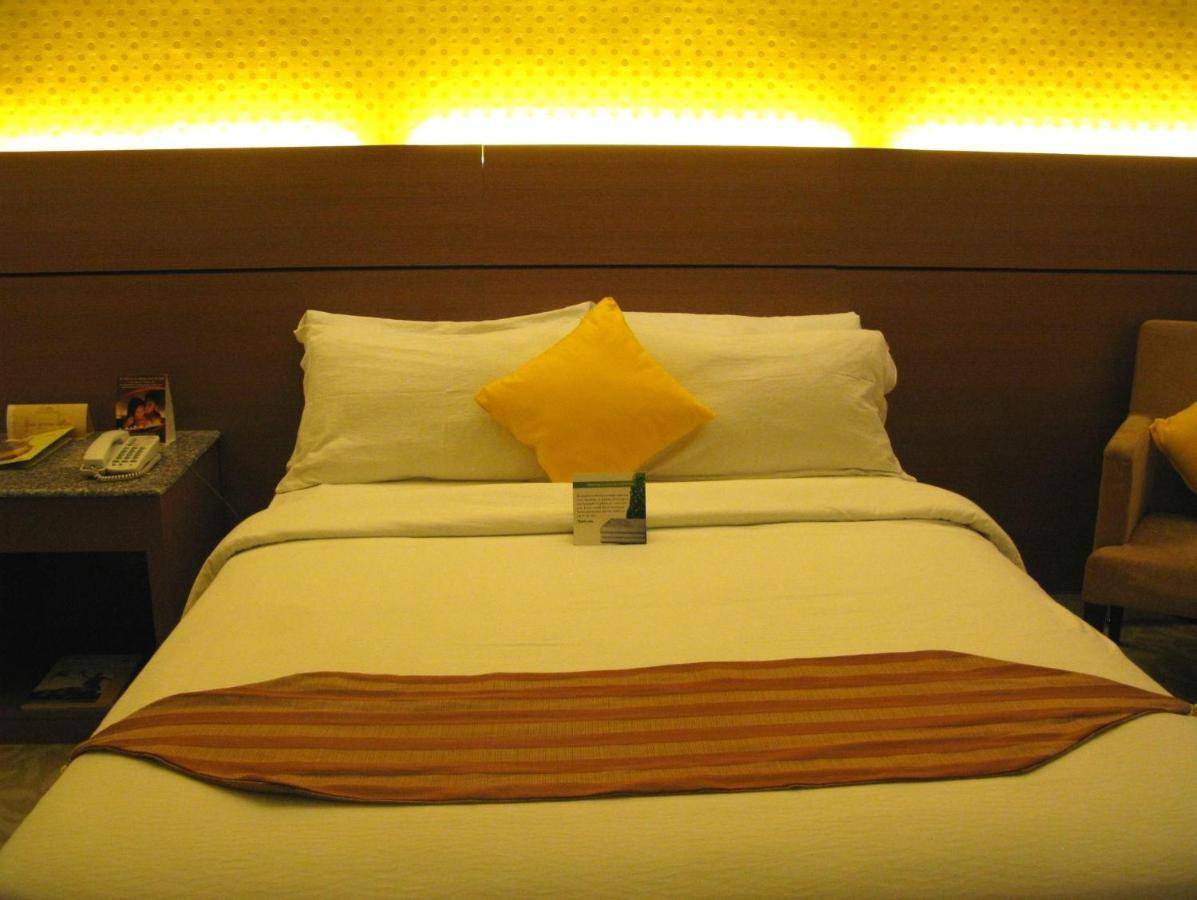 The Royal Mandaya Hotel Davao City Dış mekan fotoğraf