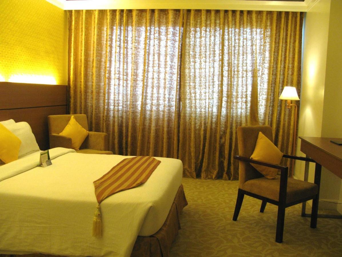 The Royal Mandaya Hotel Davao City Dış mekan fotoğraf